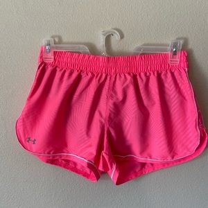 Woman’s Under Armour Semi Fitted Heat Gear Athletic Shorts Pink size Medium